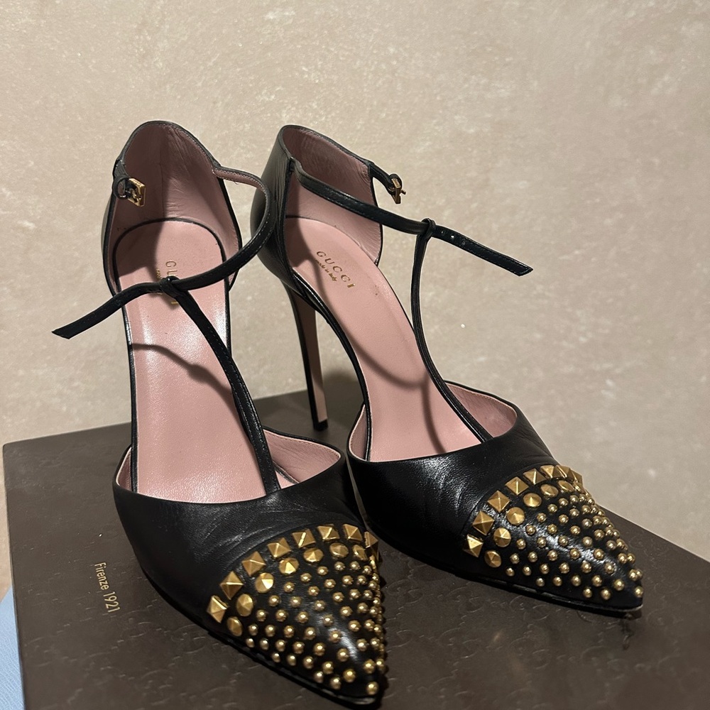 GUCCI
Leather Studded Accents Pumps, Worn still in good condition